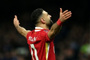 AYX SPORTS-萨拉赫在热火比赛中逆转，回归赛场引发热议！-AYX SPORTS